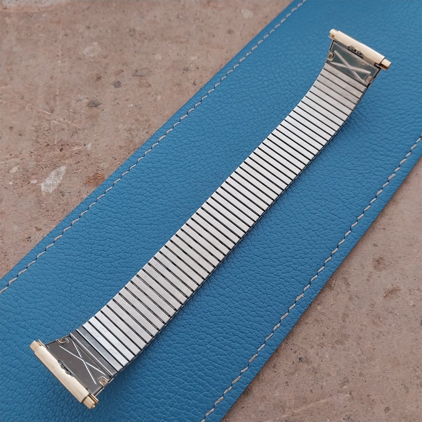 Speidel Gold-Tone Flared Thinline 18mm 19mm 20mm NOS Vintage Watch Band