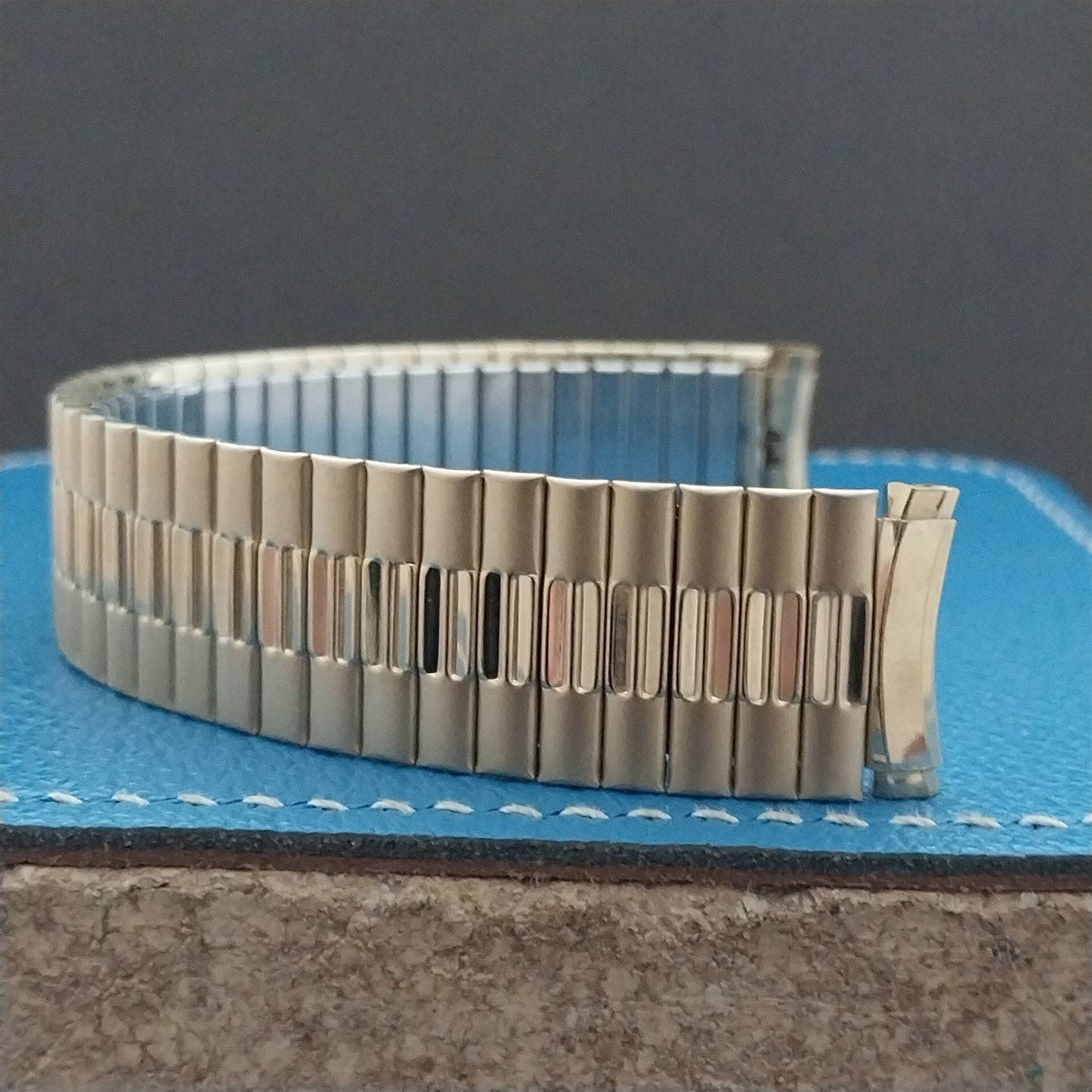 17mm 18mm 19mm Speidel Gold-Tone Wide Unused 1970s Vintage Watch Band