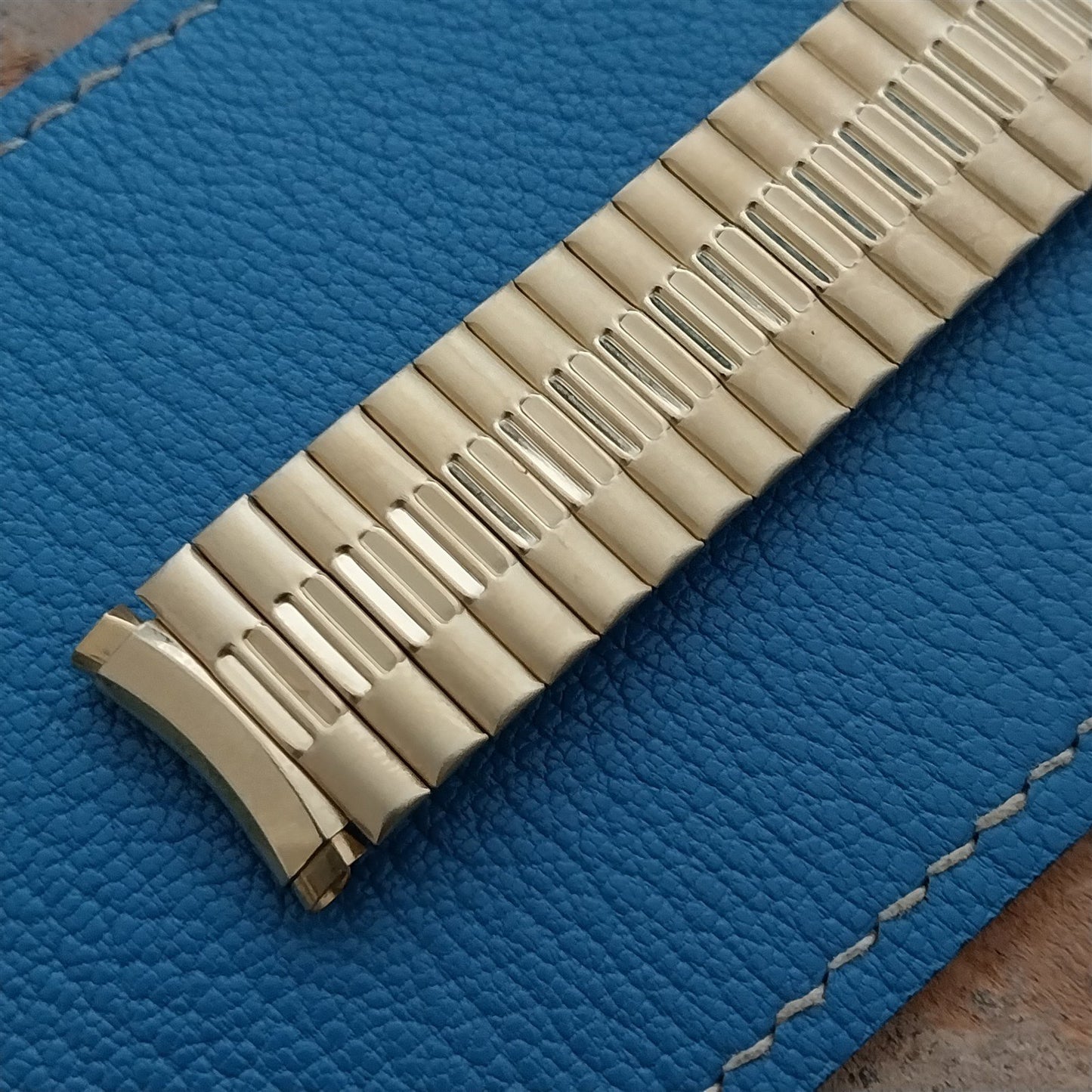 17mm 18mm 19mm Speidel Gold-Tone Wide Unused 1970s Vintage Watch Band