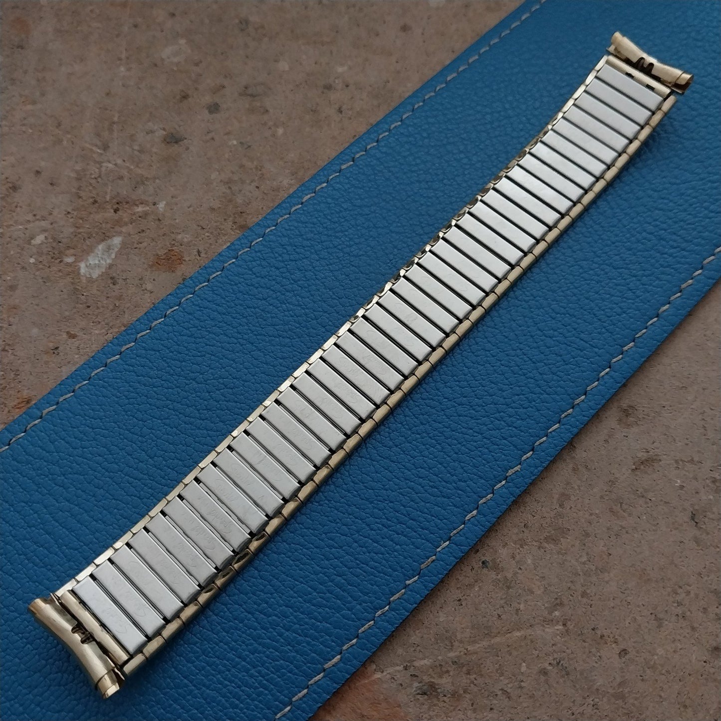 17mm 18mm 19mm Speidel Gold-Tone Wide Unused 1970s Vintage Watch Band