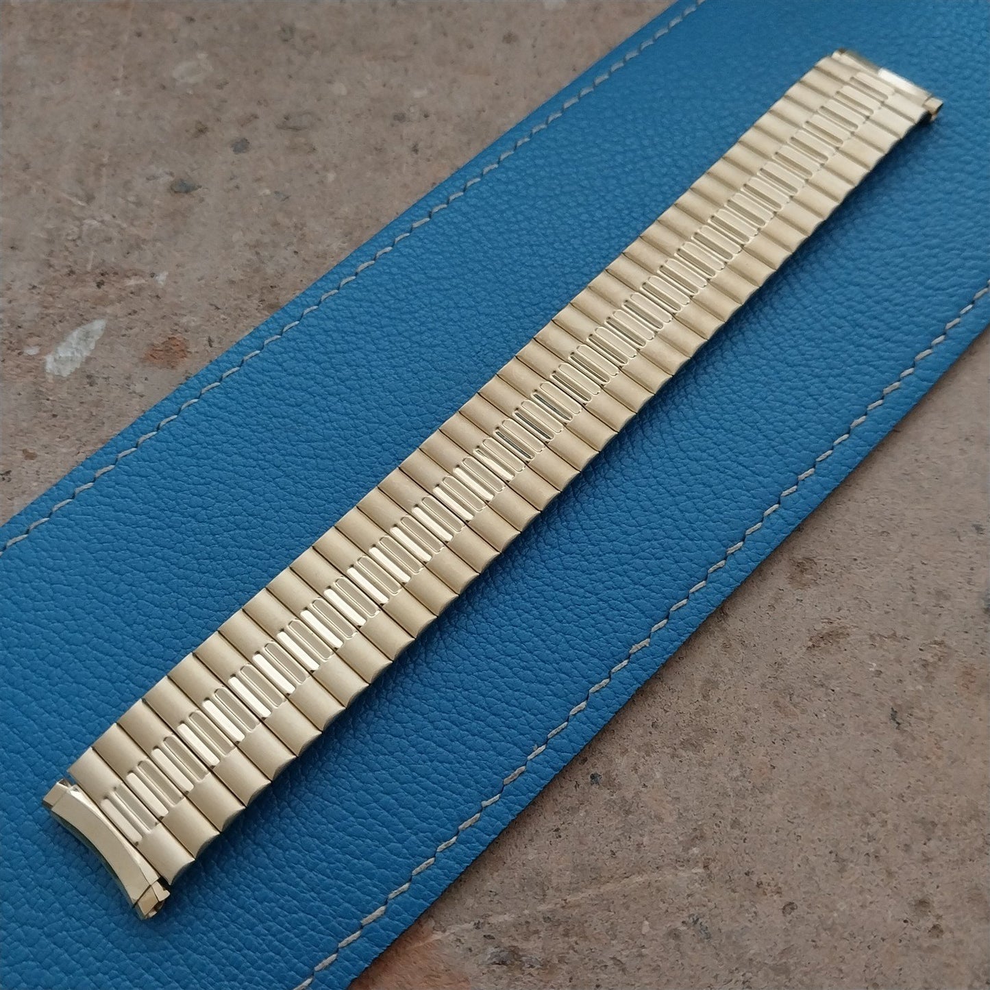 17mm 18mm 19mm Speidel Gold-Tone Wide Unused 1970s Vintage Watch Band