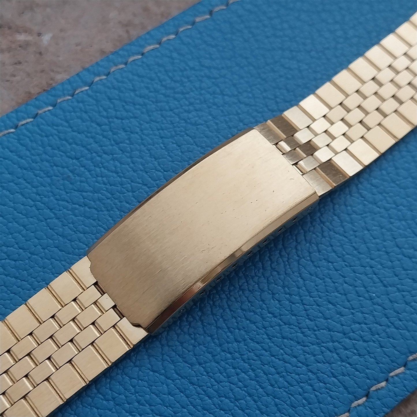 18mm Flared Gold-Tone Unused nos 1980s Vintage Watch Band