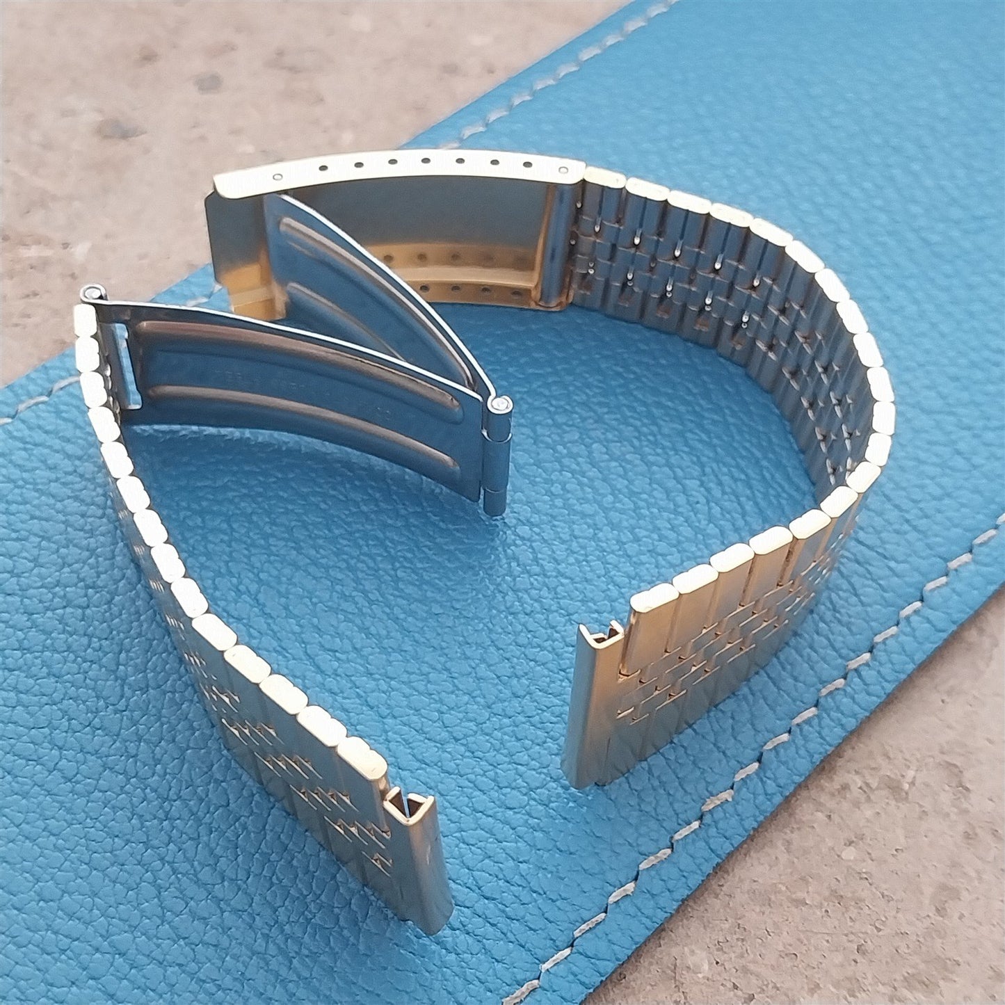 18mm Flared Gold-Tone Unused nos 1980s Vintage Watch Band
