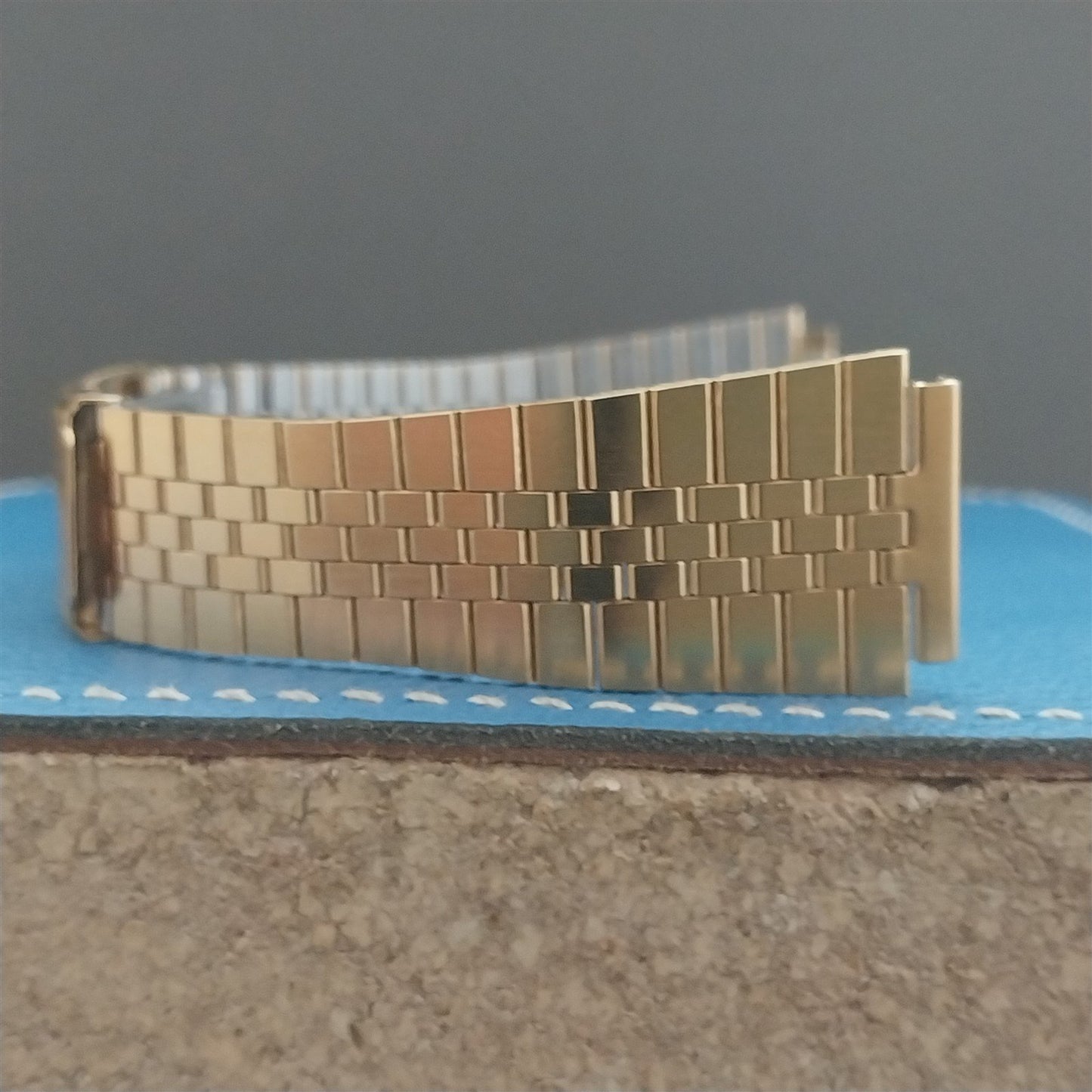 18mm Flared Gold-Tone Unused nos 1980s Vintage Watch Band