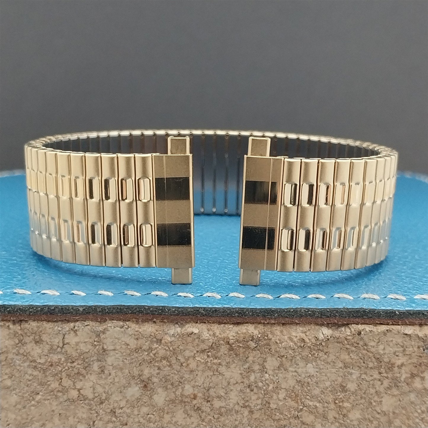 17mm 18mm 20mm Hadley Roma Gold-Tone Expansion Watch Band