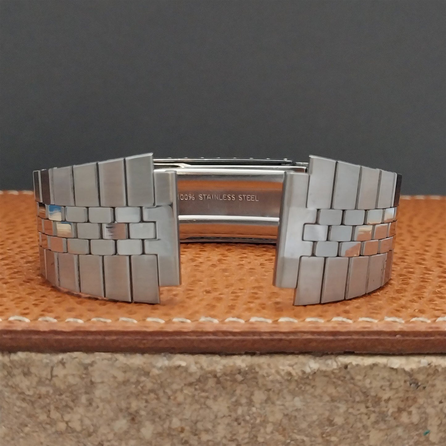 18mm 1970s Vintage Stainless Steel Classic Flared Watch Band