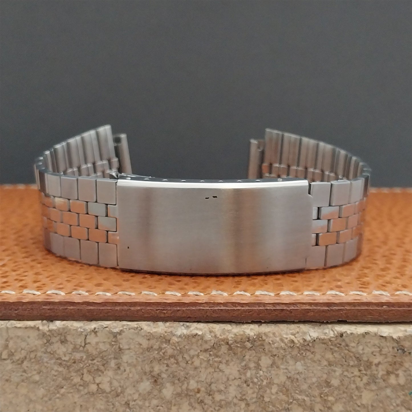 18mm 1970s Vintage Stainless Steel Classic Flared Watch Band