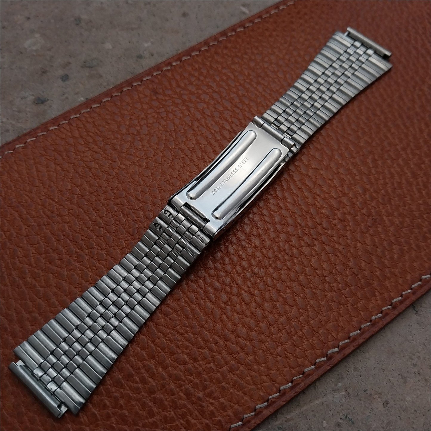 18mm 1970s Vintage Stainless Steel Classic Flared Watch Band