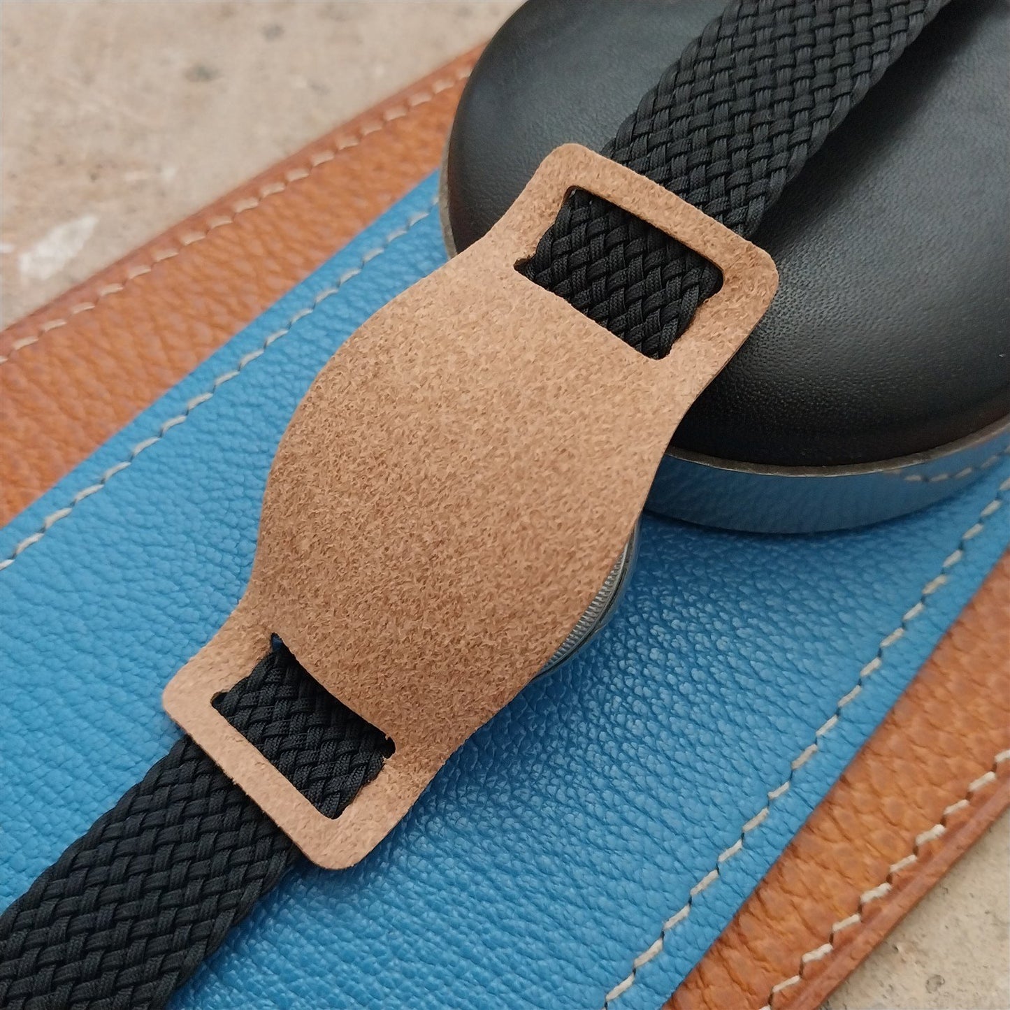 18mm Vintage Style Brown Saddle Leather Bund Pad
