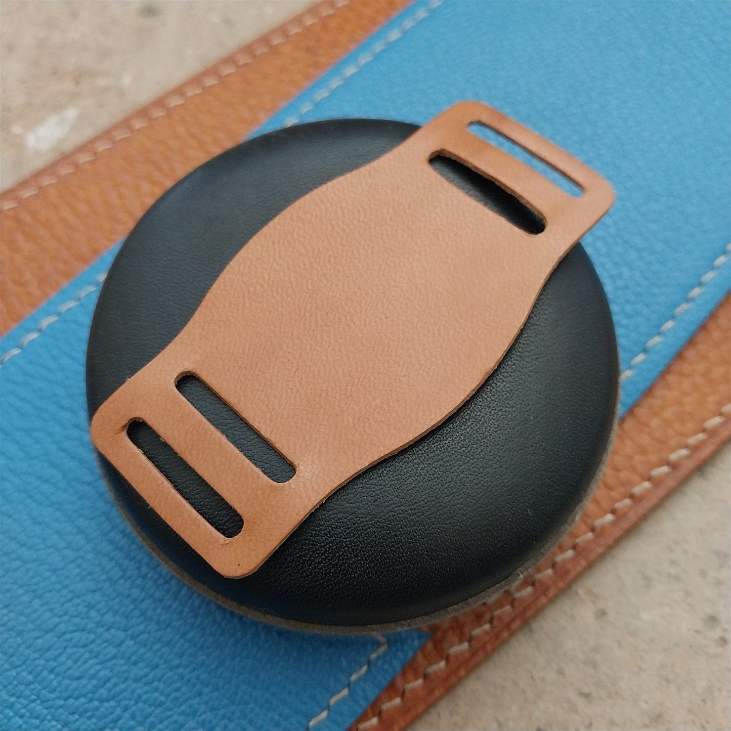 18mm Vintage Style Brown Saddle Leather Bund Pad