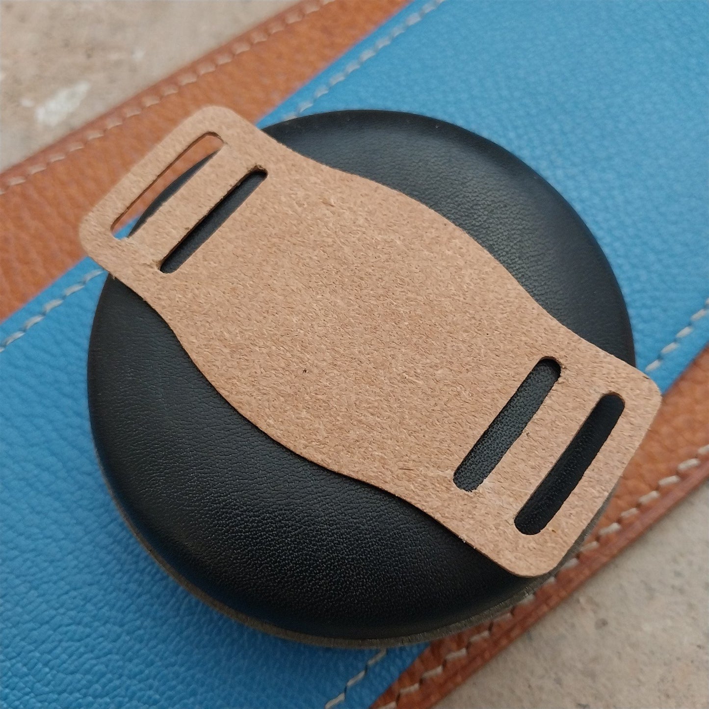 18mm Vintage Style Brown Saddle Leather Bund Pad