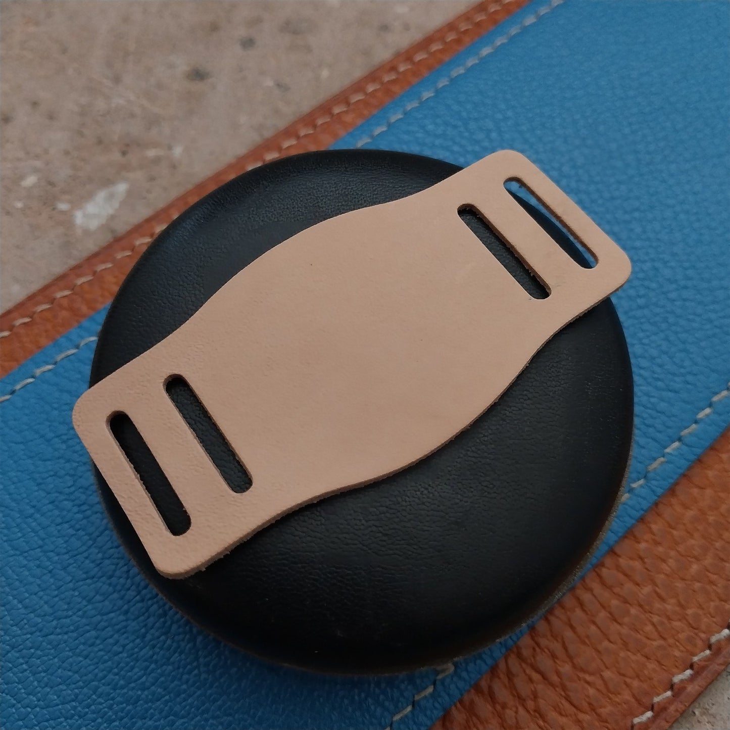 16mm Vintage Style Natural Vachetta Leather Bund Pad