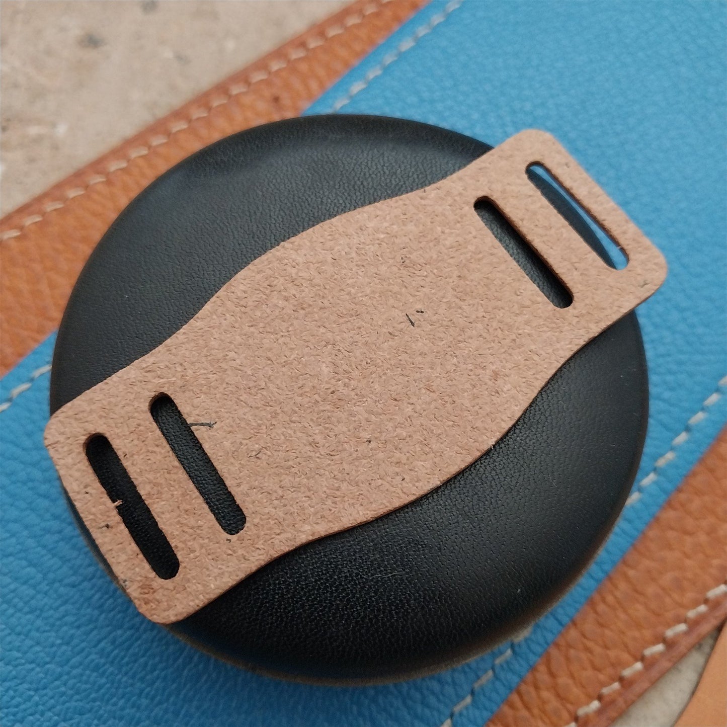 16mm Vintage Style Brown Saddle Leather Bund Pad