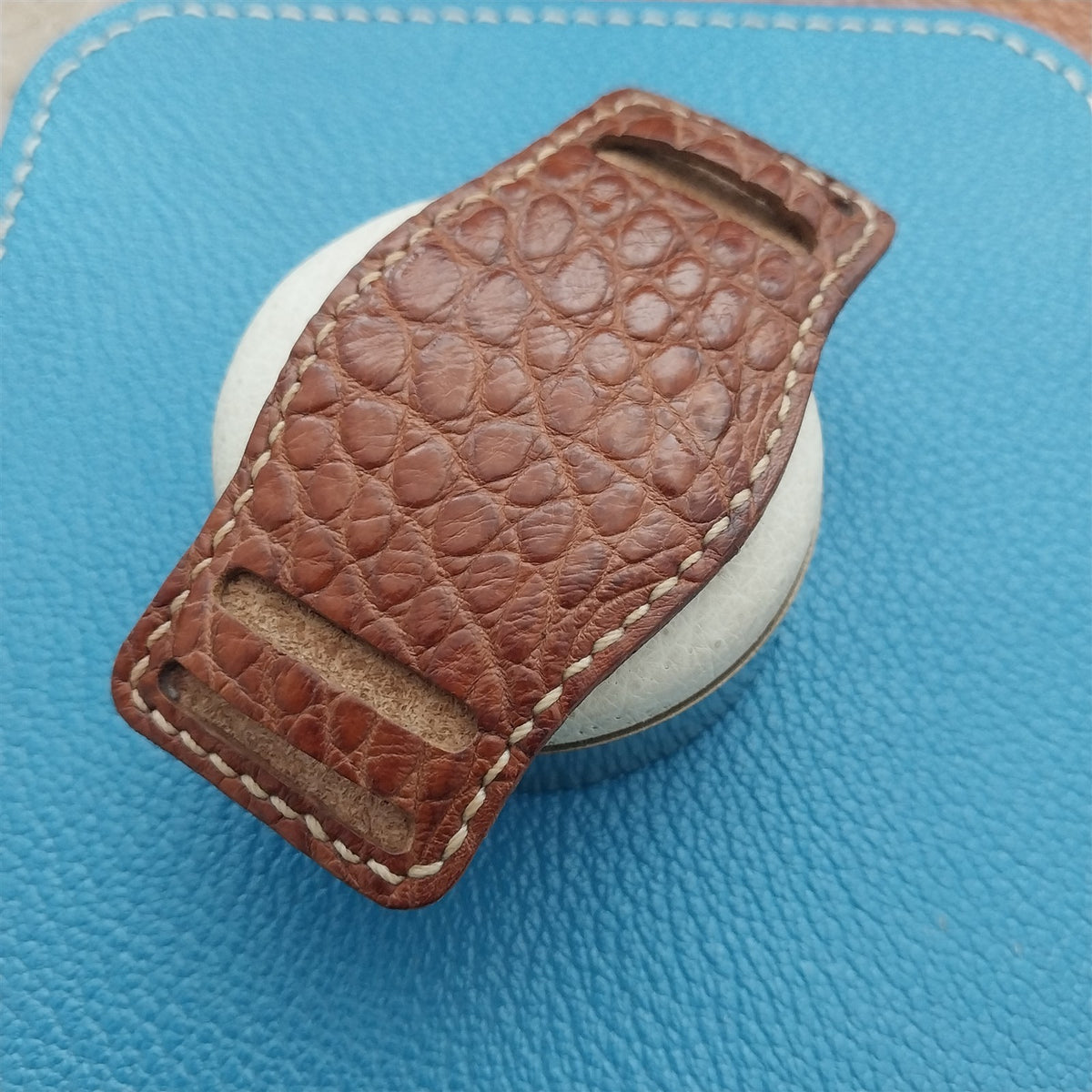 Alligator & Kakishubi Saddle 18mm 19mm 20mm Vintage Style Bund Pad