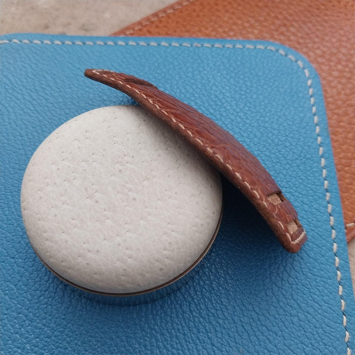 Alligator & Kakishubi Saddle 18mm 19mm 20mm Vintage Style Bund Pad
