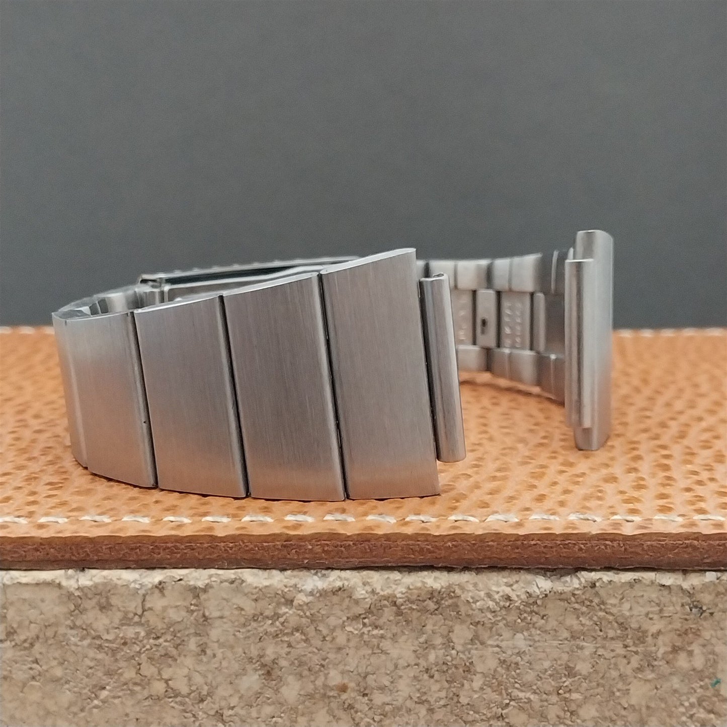 19mm Stainless Steel 1970s Vintage Flared Classic Unused nos Watch Band