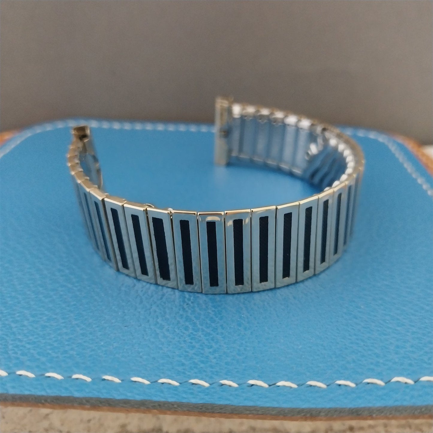 Vintage 1960s 10k Gold Filled & Black Enamel UniFlex Classic Stretch Watch Band